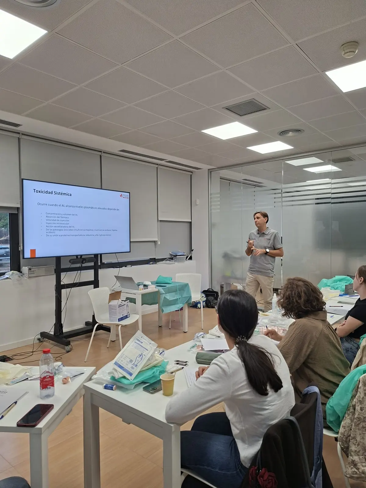 Ponencia sobre toxicidad sistémica en el curso de Cirugía ungueal de PSF Academy