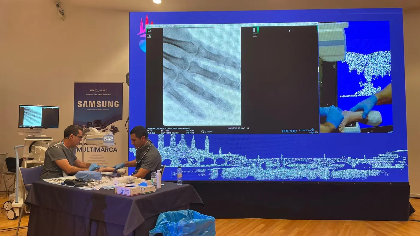 Sergio Miralles y Francesc Soriano durante un taller práctico con fluoroscopia en el 55 Congreso Nacional de Podología.